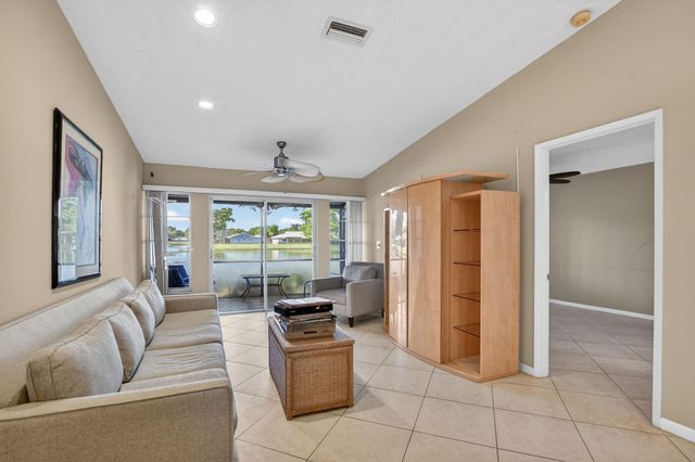 18565 Cherborg Dr 18565, Boca Raton, FL 33496