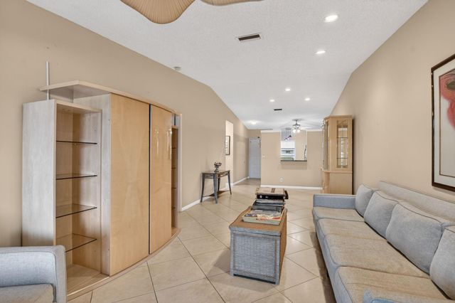 18565 Cherborg Dr 18565, Boca Raton, FL 33496