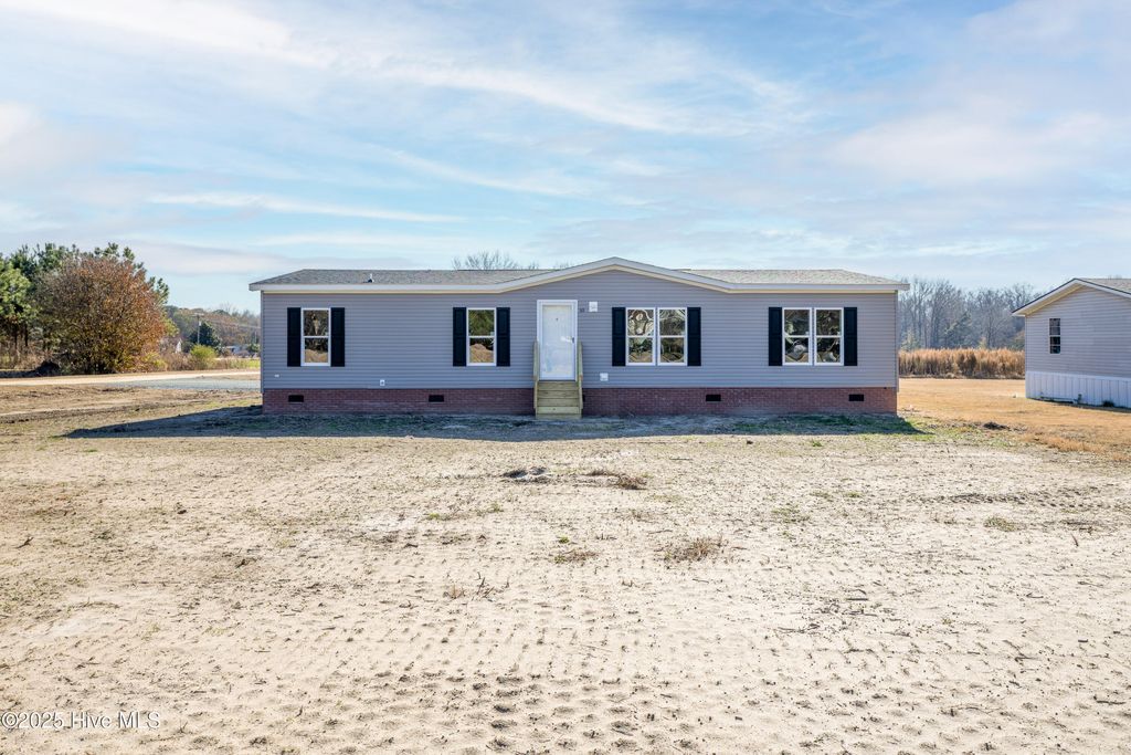 30 Butler Lakes Lane, Clinton, NC 28328