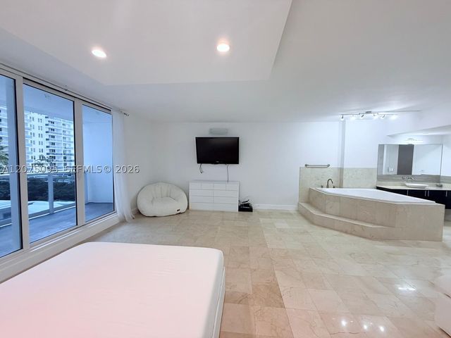 2301 Collins Ave 621, Miami Beach, FL 33139