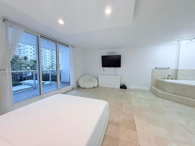 2301 Collins Ave 621, Miami Beach, FL 33139