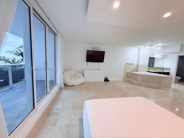 2301 Collins Ave 621, Miami Beach, FL 33139