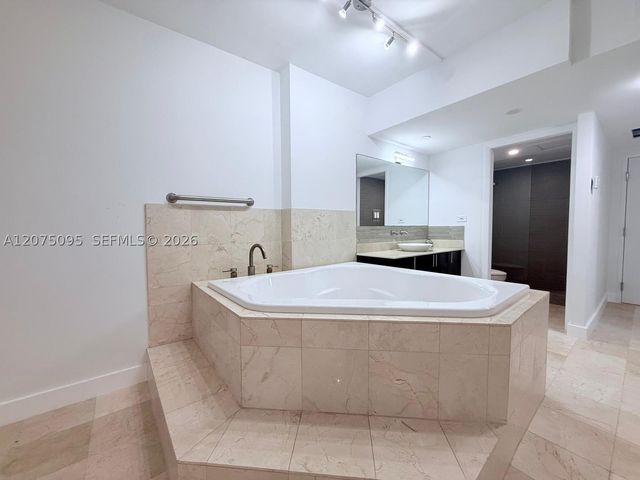 2301 Collins Ave 621, Miami Beach, FL 33139