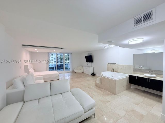 2301 Collins Ave 621, Miami Beach, FL 33139