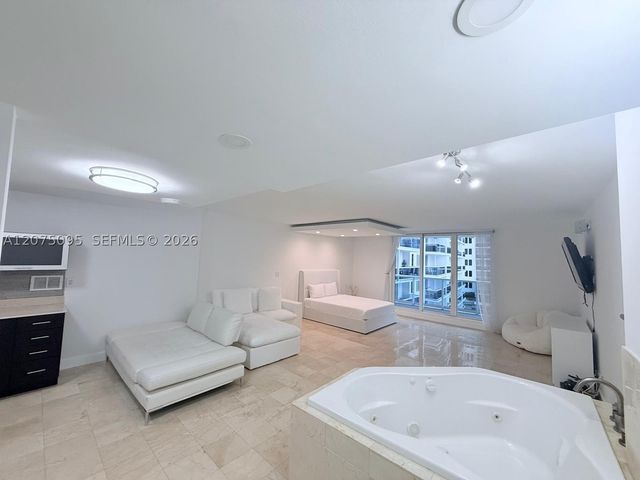2301 Collins Ave 621, Miami Beach, FL 33139