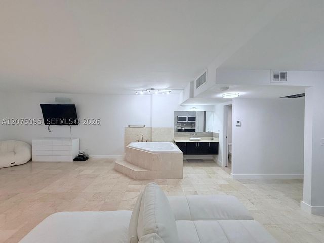 2301 Collins Ave 621, Miami Beach, FL 33139