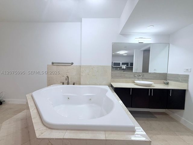 2301 Collins Ave 621, Miami Beach, FL 33139