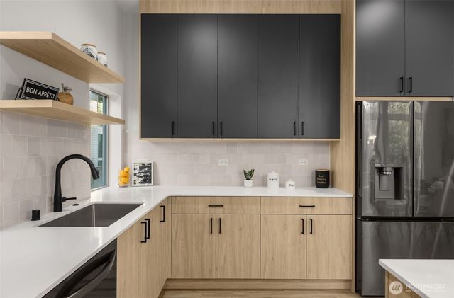 1203 H N Allen Place, Seattle, WA 98103