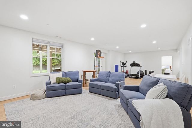 5813 IPSWICH RD, Bethesda, MD 20814