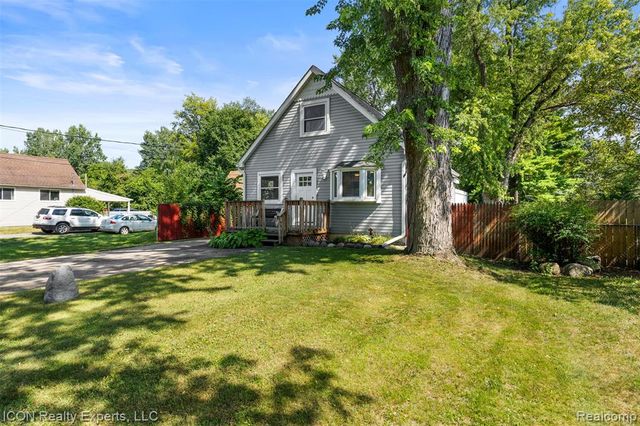 55875 Pontiac Trail Court, New Hudson, MI 48165