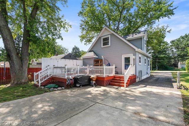 55875 Pontiac Trail Court, New Hudson, MI 48165