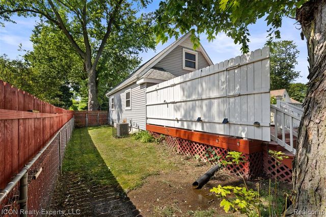 55875 Pontiac Trail Court, New Hudson, MI 48165