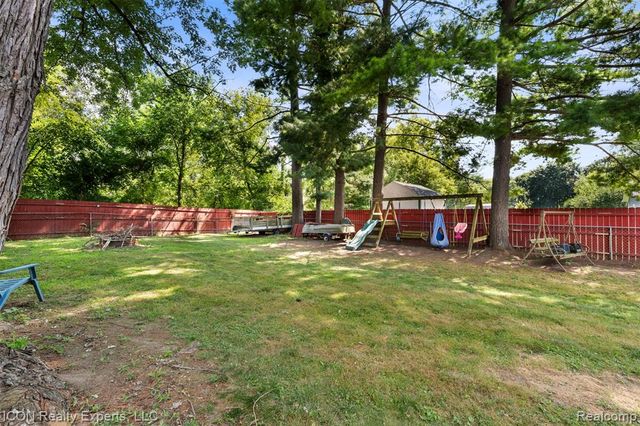55875 Pontiac Trail Court, New Hudson, MI 48165
