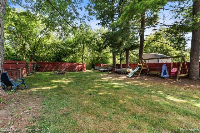55875 Pontiac Trail Court, New Hudson, MI 48165