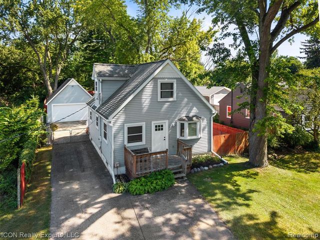 55875 Pontiac Trail Court, New Hudson, MI 48165