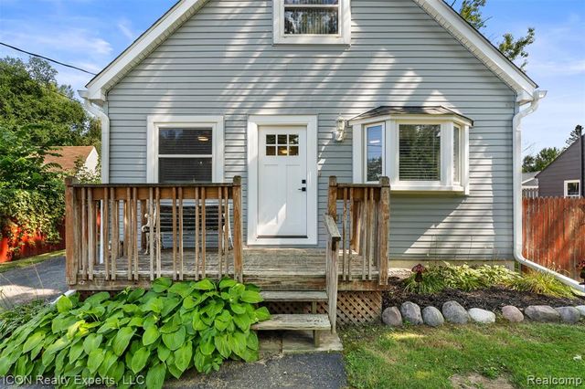 55875 Pontiac Trail Court, New Hudson, MI 48165