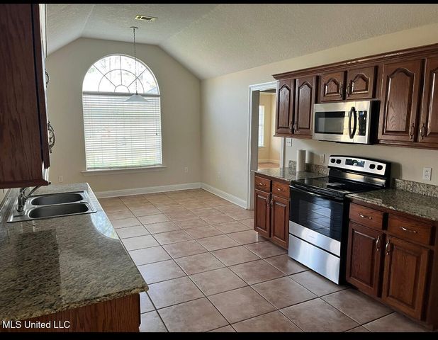 2917 Village Circle, Ocean Springs, MS 39564