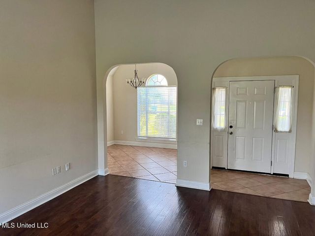 2917 Village Circle, Ocean Springs, MS 39564