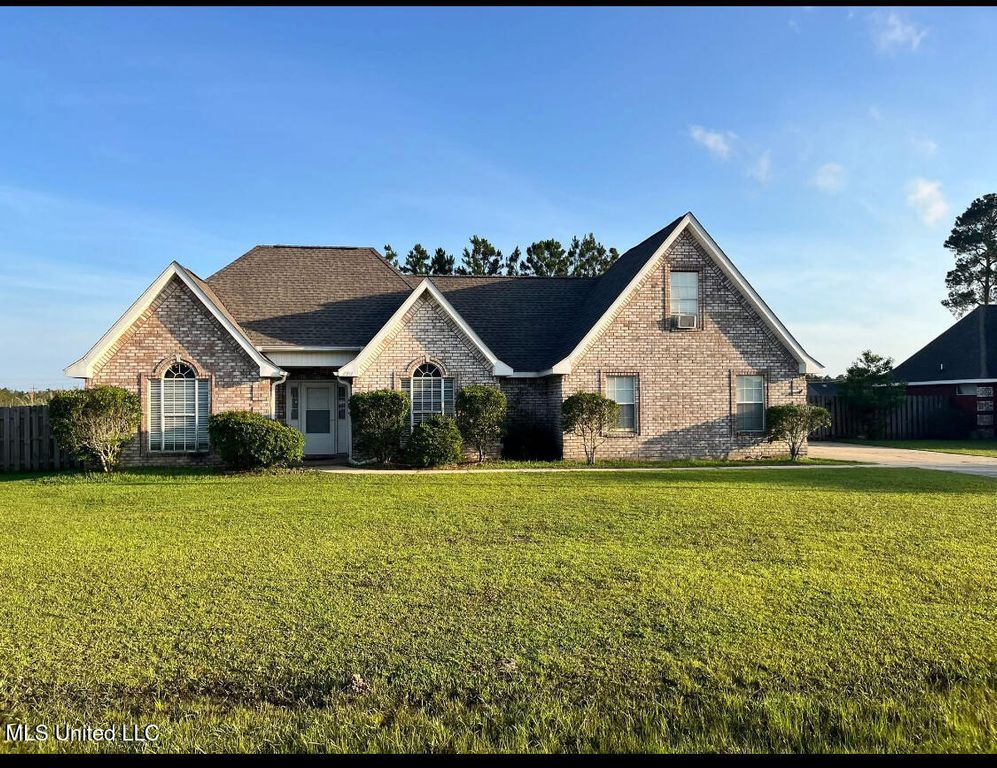 2917 Village Circle, Ocean Springs, MS 39564