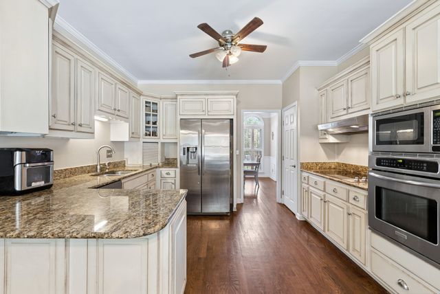 2706 Wakefield Dr, Clarksville, TN 37043