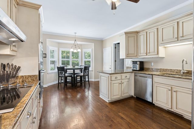 2706 Wakefield Dr, Clarksville, TN 37043