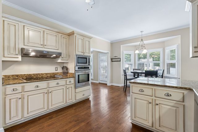 2706 Wakefield Dr, Clarksville, TN 37043