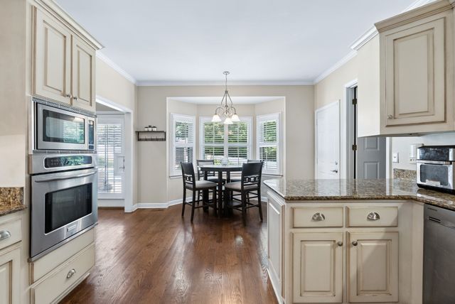 2706 Wakefield Dr, Clarksville, TN 37043