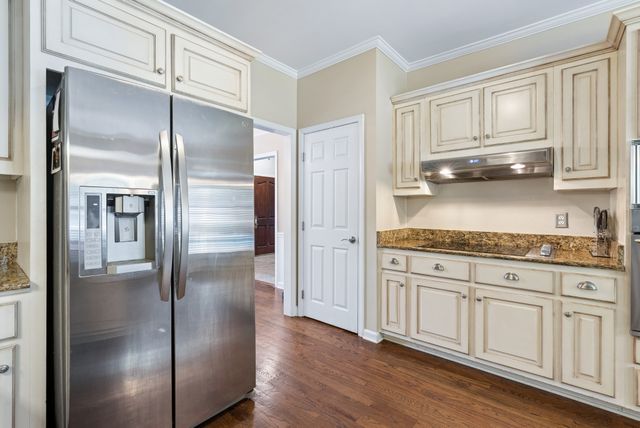 2706 Wakefield Dr, Clarksville, TN 37043
