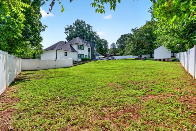 2706 Wakefield Dr, Clarksville, TN 37043