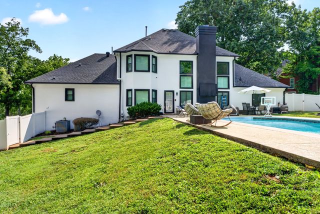 2706 Wakefield Dr, Clarksville, TN 37043