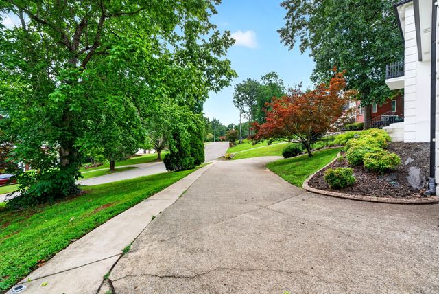 2706 Wakefield Dr, Clarksville, TN 37043