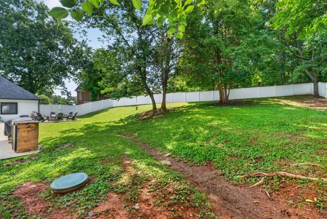 2706 Wakefield Dr, Clarksville, TN 37043