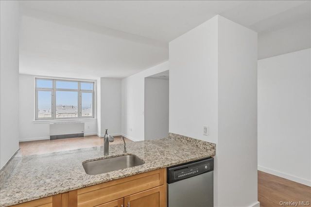 4026 College Point Boulevard 11E, Flushing, NY 11354