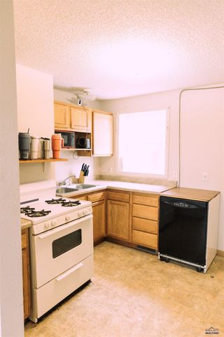 1011 LEMMON AVE, Rapid City, SD 57701