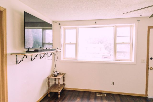 1011 LEMMON AVE, Rapid City, SD 57701