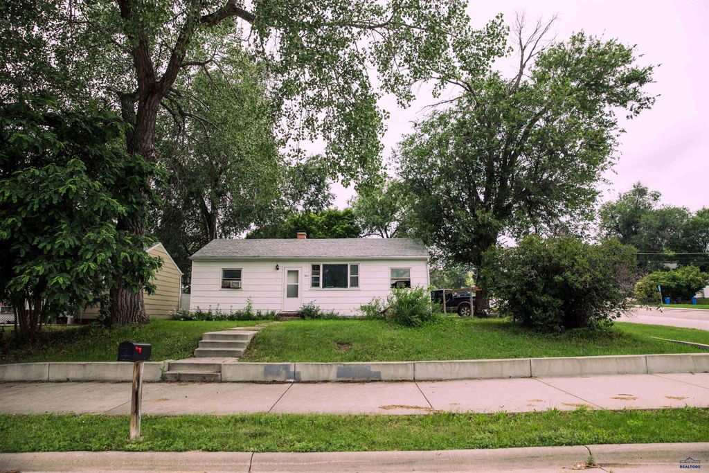 1011 LEMMON AVE, Rapid City, SD 57701