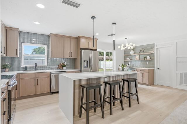 6470 26TH AVENUE N, St Petersburg, FL 33710