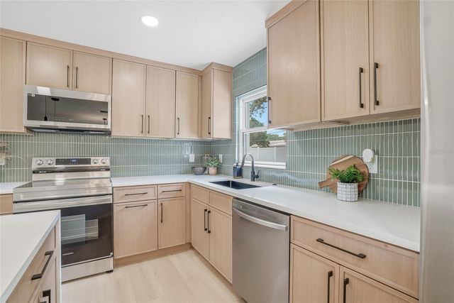 6470 26TH AVENUE N, St Petersburg, FL 33710