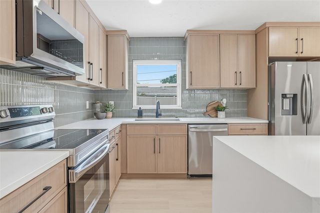 6470 26TH AVENUE N, St Petersburg, FL 33710