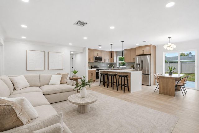 6470 26TH AVENUE N, St Petersburg, FL 33710