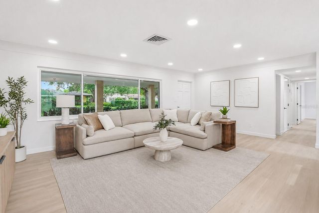 6470 26TH AVENUE N, St Petersburg, FL 33710