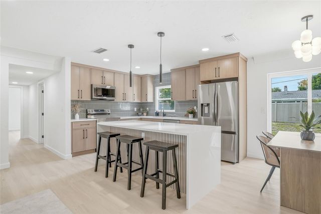 6470 26TH AVENUE N, St Petersburg, FL 33710