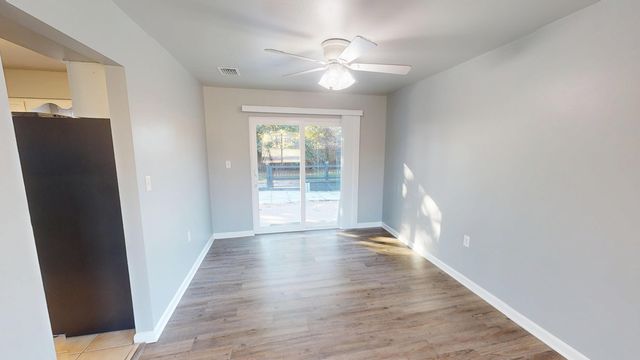 911 Rue De La Savoie, Mary Esther, FL 32569