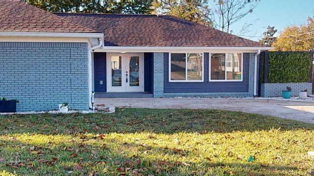 911 Rue De La Savoie, Mary Esther, FL 32569