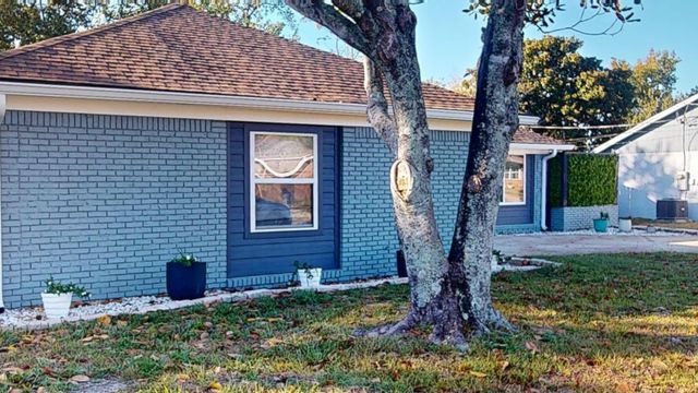 911 Rue De La Savoie, Mary Esther, FL 32569