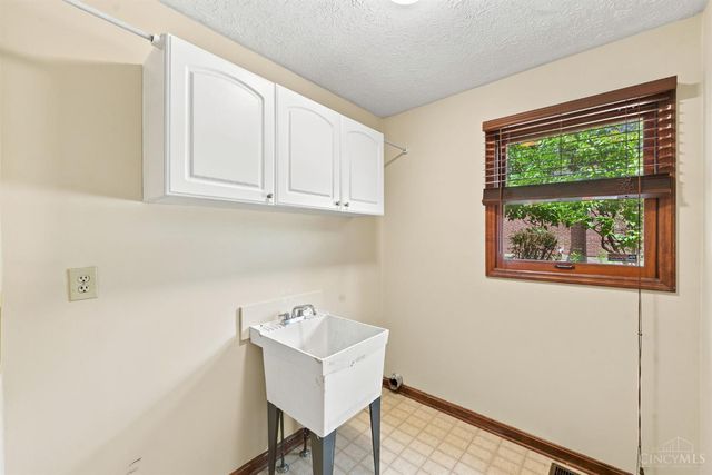 6980 Dovehill Lane, Green Twp, OH 45248