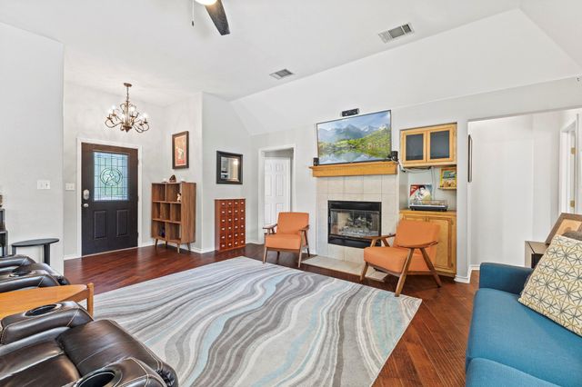 1109 Perkins ST, San Marcos, TX 78666
