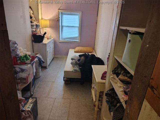 439 Midland Avenue, Belle, WV 25015