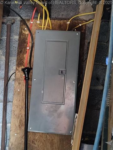 439 Midland Avenue, Belle, WV 25015