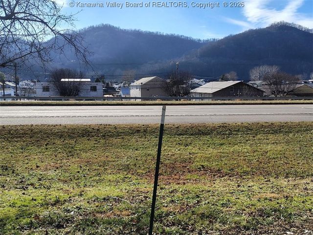 439 Midland Avenue, Belle, WV 25015